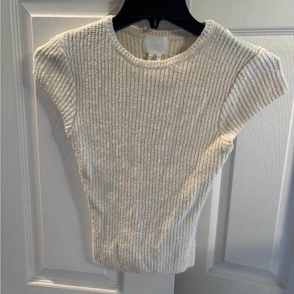 H&M Tops - H&M Off-White Textured Knit Top